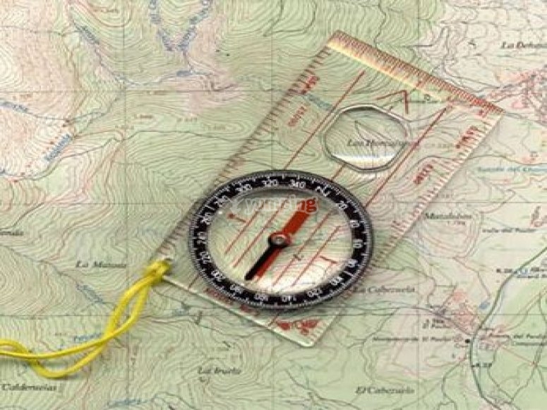 Orienteering con mappa e bussola Orienteering con mappa e bussola